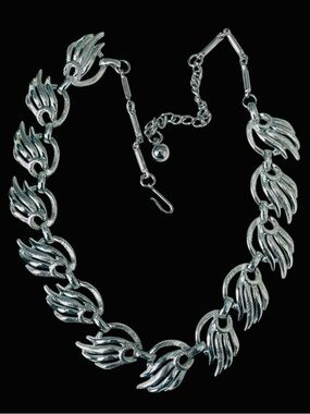 Vintage Coro Textured Silver-Tone Leaf Motif Necklace